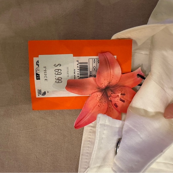 White denim capri pants and top with silver studs - Picture 5 of 6